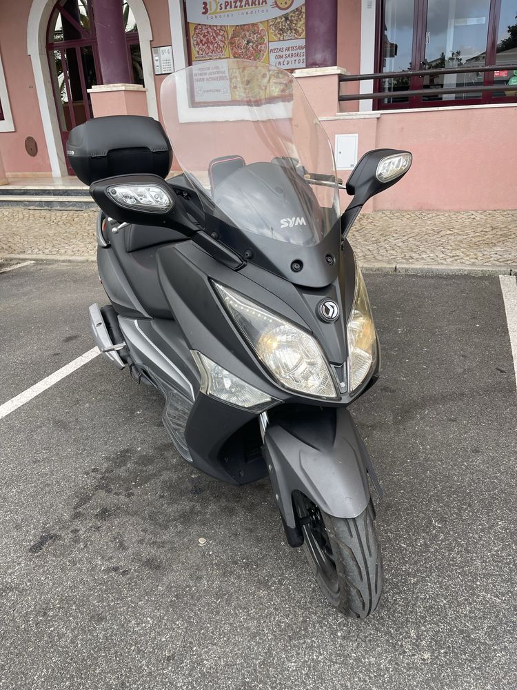 Sym 125 i gts  o motor parece um relogio ideal