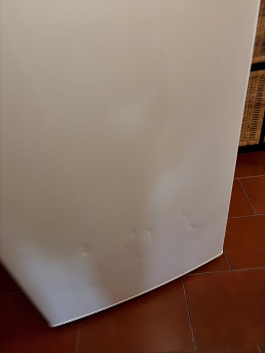 Refeigerador Select com algumas marcas deu so mas totalmente fincional