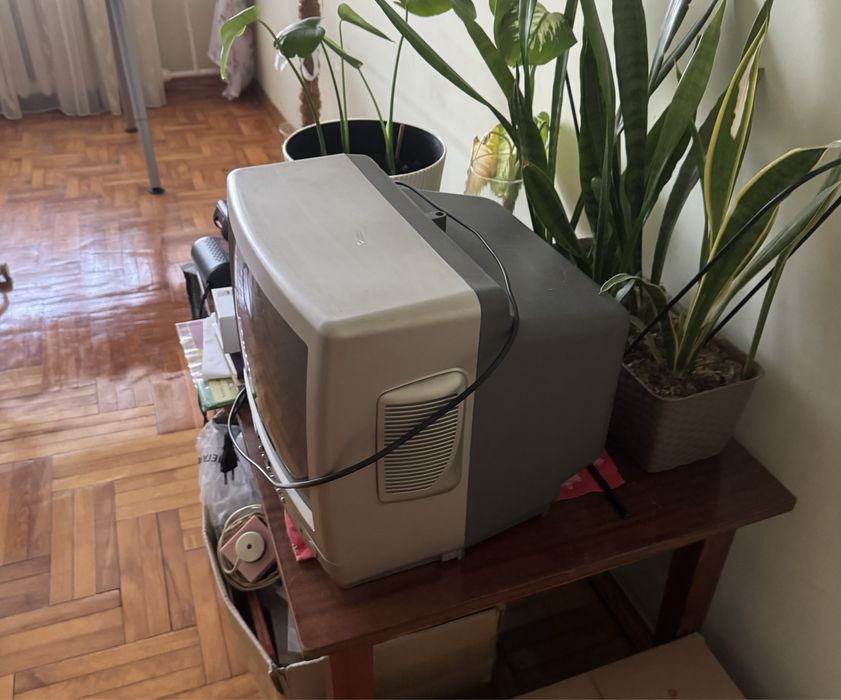 Маленький телевізор Elenberg 1420