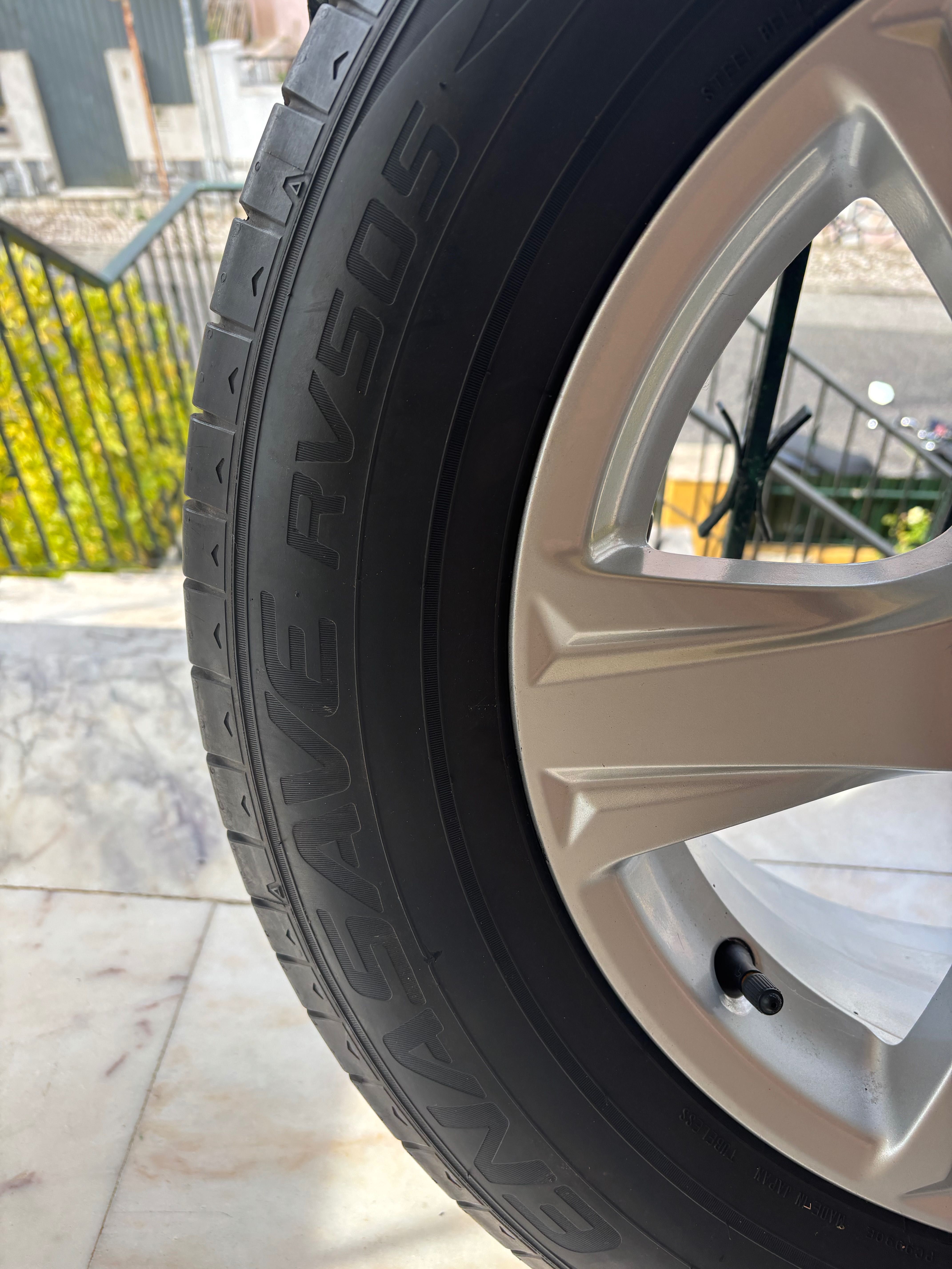 4 X Jantes  16 Toyota genuínas com 4 pneus Dunlop 215/65/16 novos