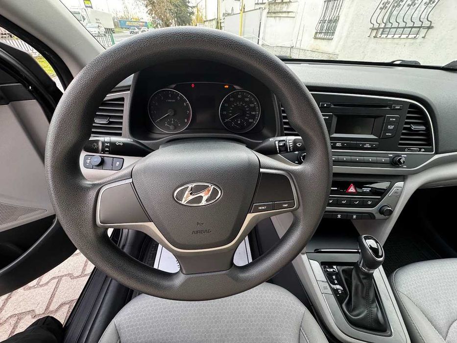 Hyundai Elantra 2.0 AT 2016 газ/бензин, автомат — без вкладень