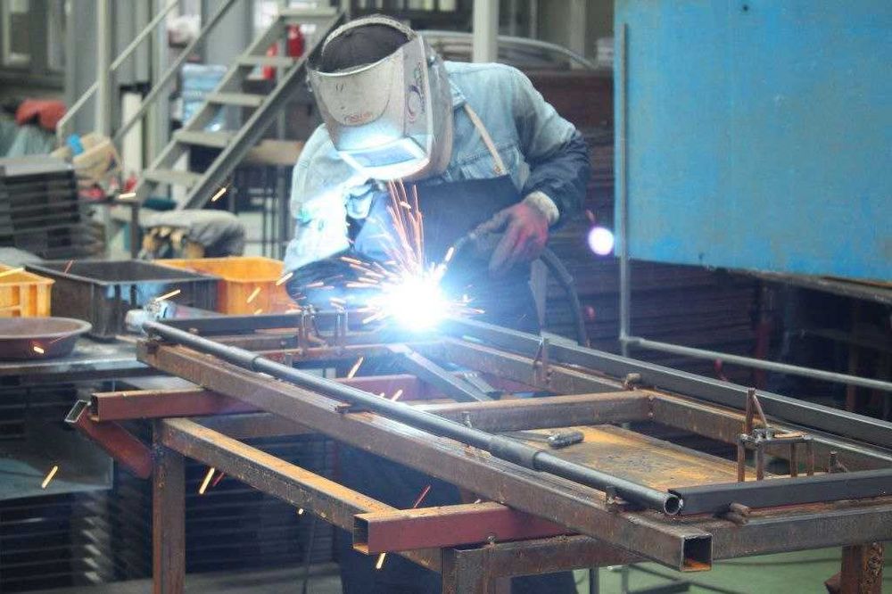 Зварювання і паркани з профнастилу