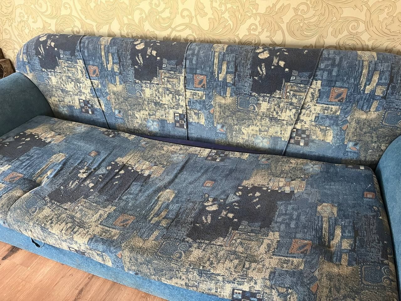 Продам диван.в гарному стані