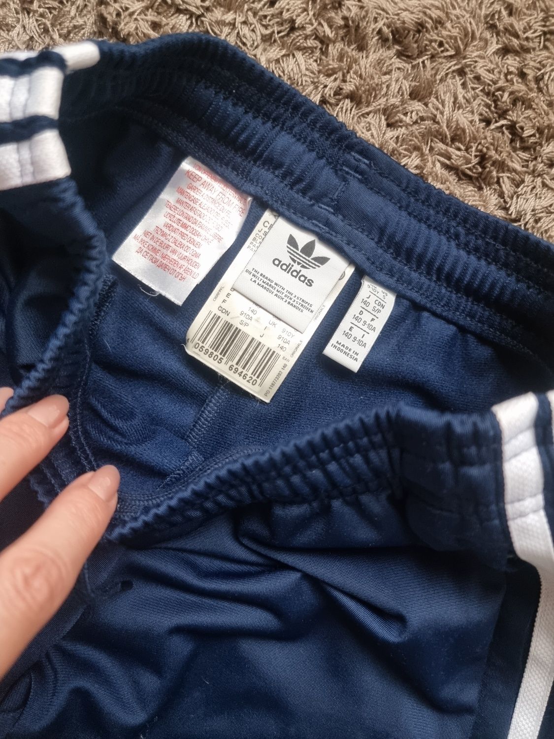 Продам костюм, 140.
