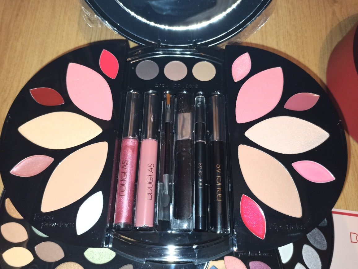 Nowa duża paleta do makijażu Douglas Star Pallette. Idealna na prezent