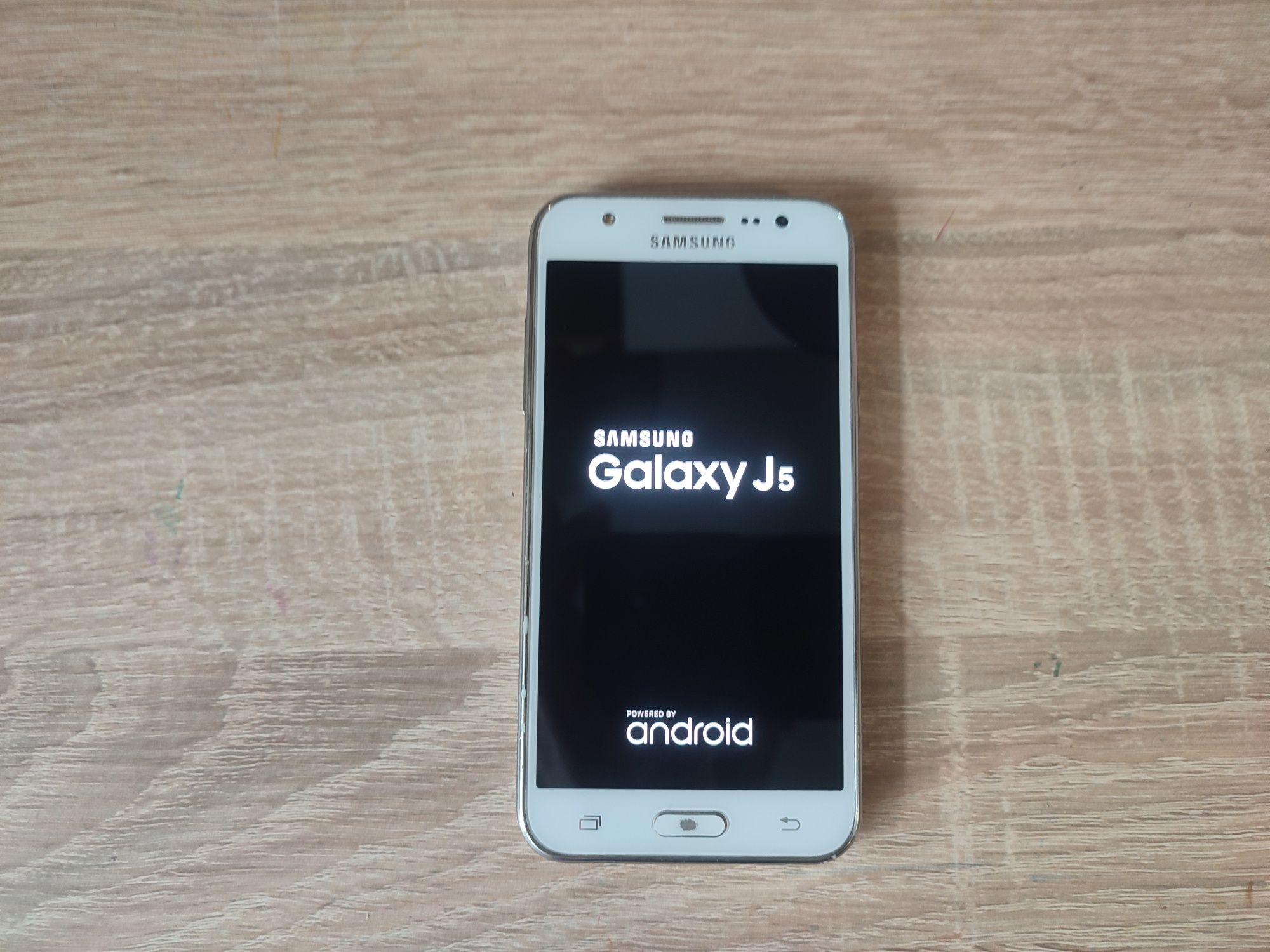 Продам мобільний телефон Samsung j500h