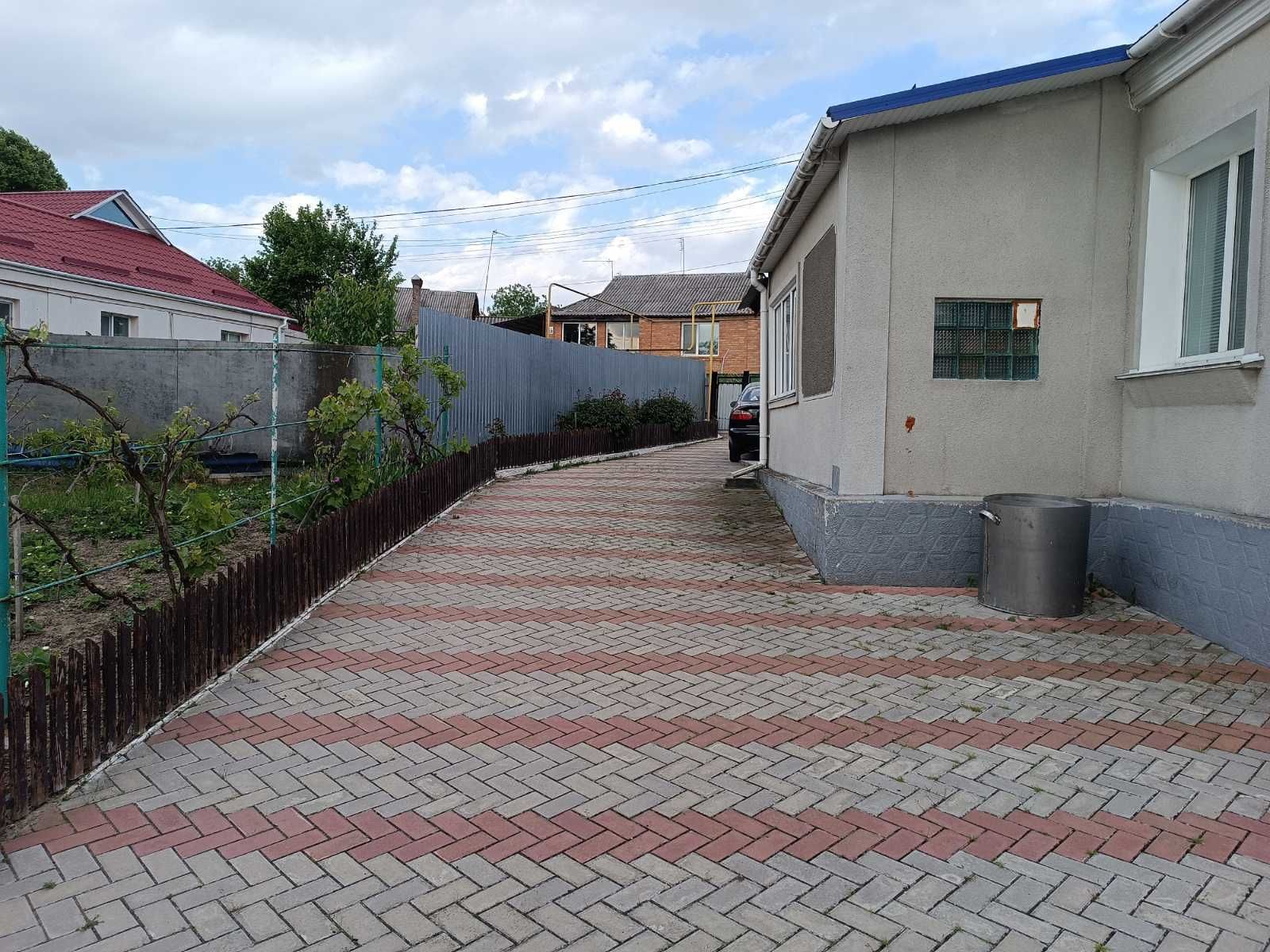 Продам доглянутий будинок в центрі Немирова 1348