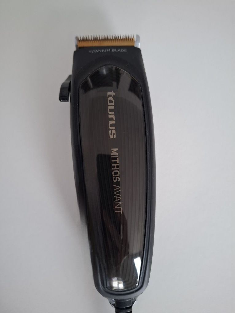 Máquina de cortar cabelo/barba Taurus Mithos Avant 10-in-1