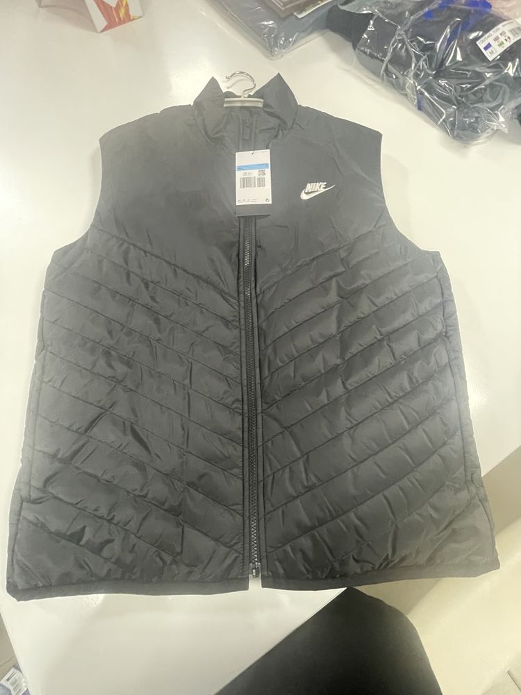 Жилетка Nike Midweight Vest FB8201-011