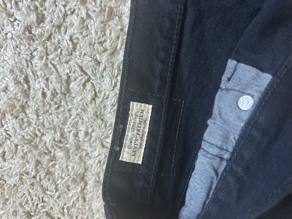 Продам чорну юбку levis