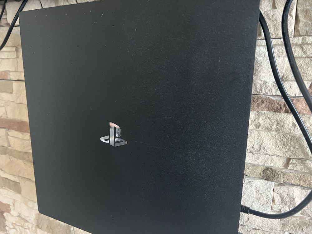 PS4 pro продаю 1 ТБ