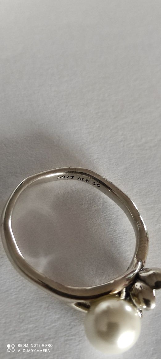 Srebrny pierścionek z perełką  r 56 typu Pandora