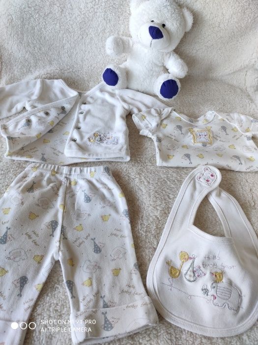 Zestaw ubranek 0-3 m kaftanik, body, spodenki, czapeczka, +GRATIS