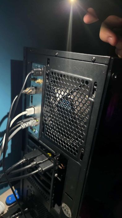 Komputer Gaming I5-11Gen Rx6600xt 16Gb RamChłodzenie Wodne Asus Rog