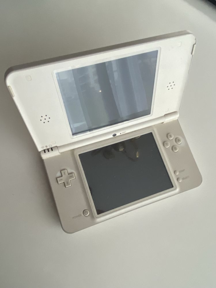 Konsola Nintendo DSi LL 8GB i Gry