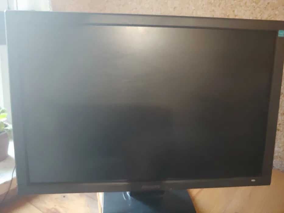 Philips 220EW8 22" В идеале.