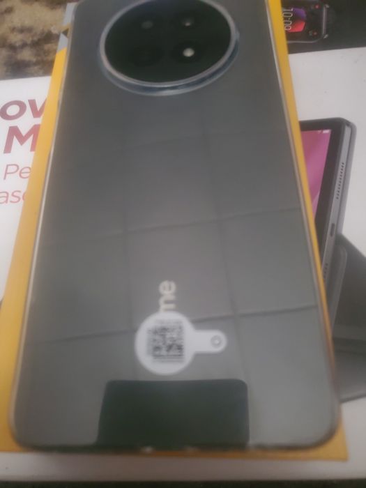 Realme 12x 5g está novo em folha