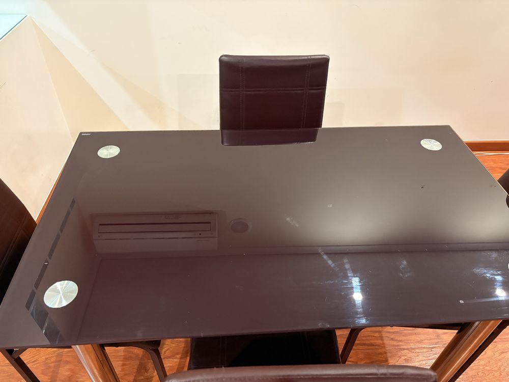 Mesa de Jantar em Vidro Fumado com 4 Cadeiras