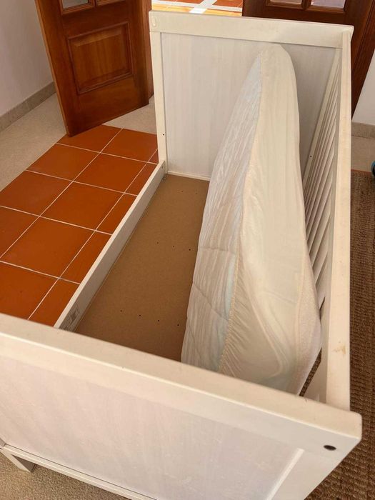 Berço, colchão e trave protectora IKEA