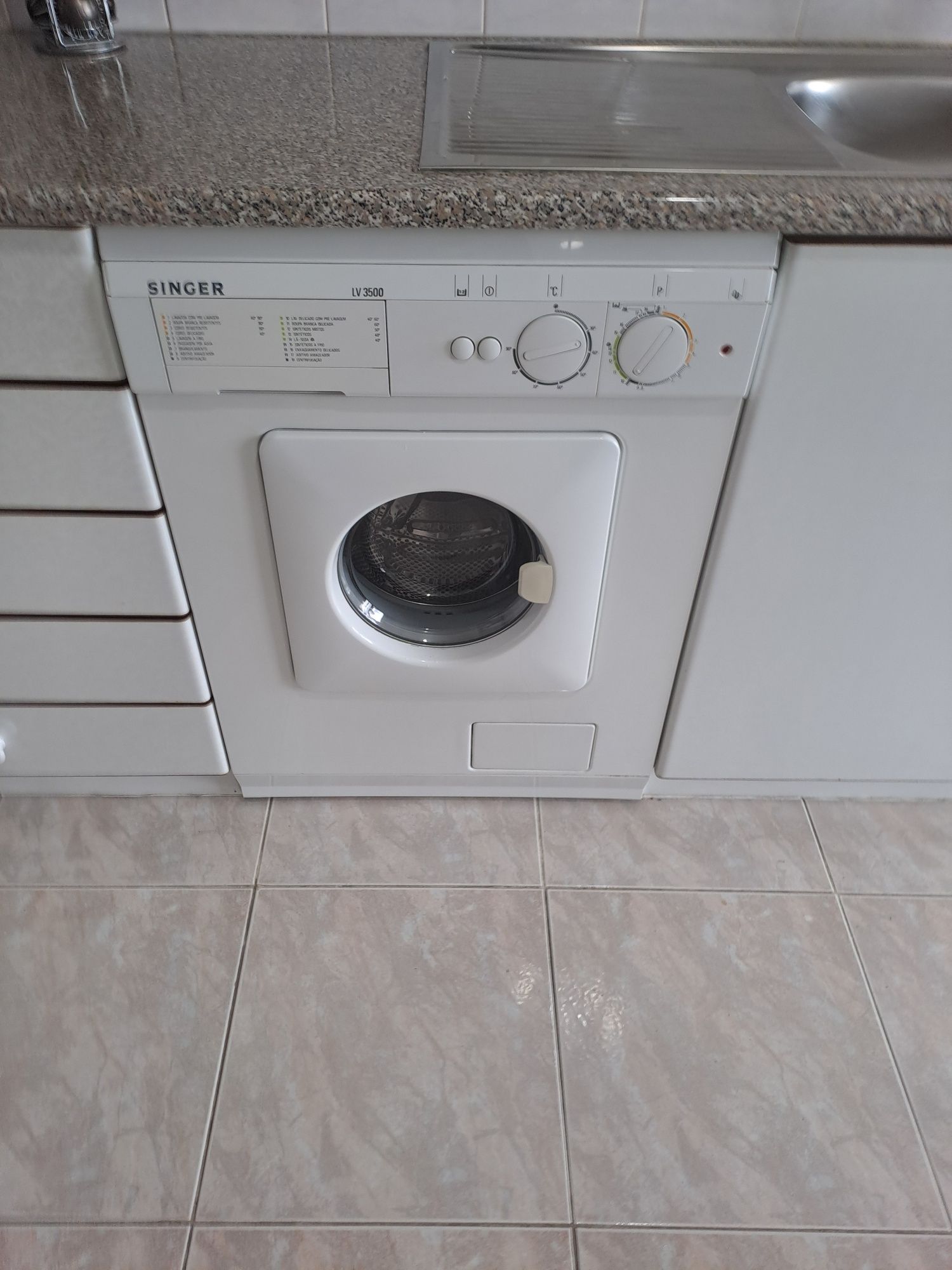 Cozinha completa usada
