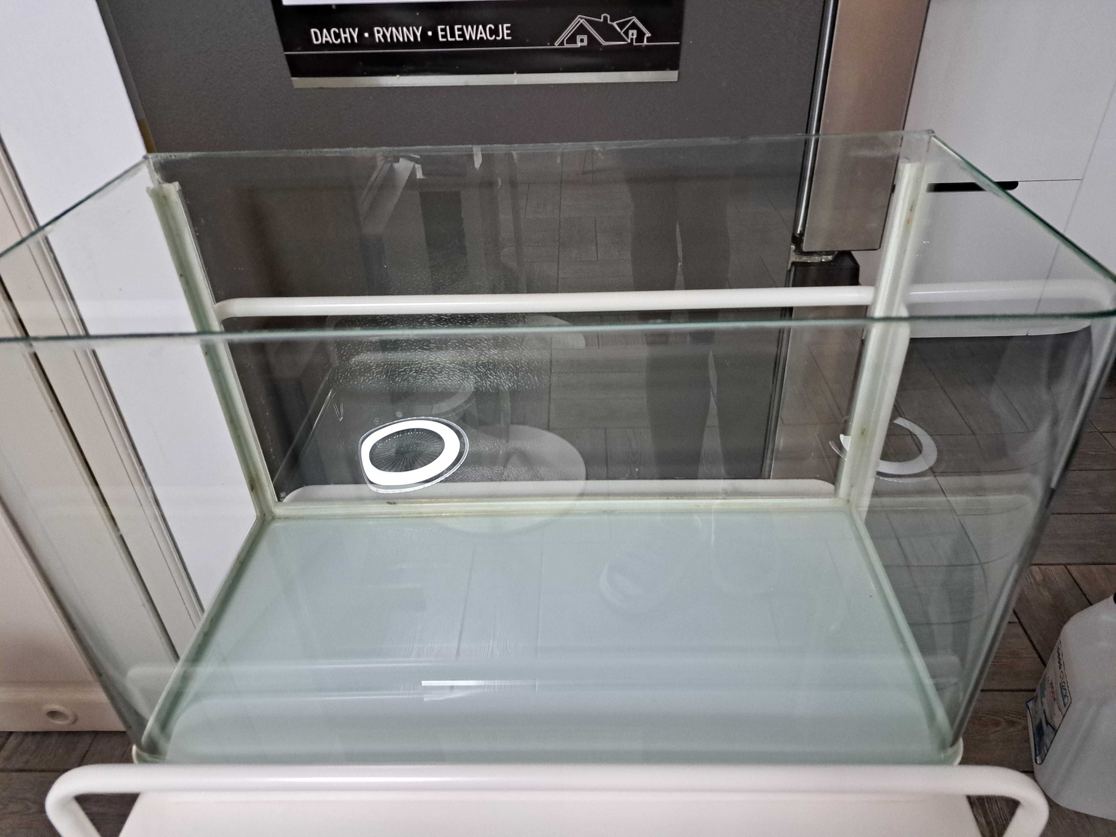 Akwarium + biały wózek