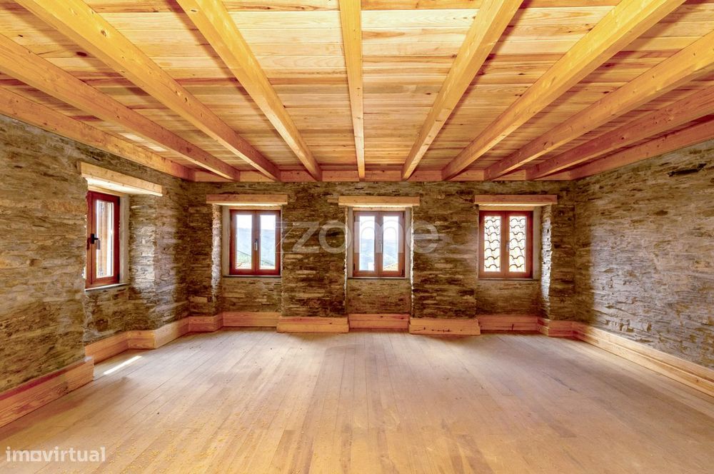 Refúgio em Xisto com Vista Deslumbrante para a Serra do Açor