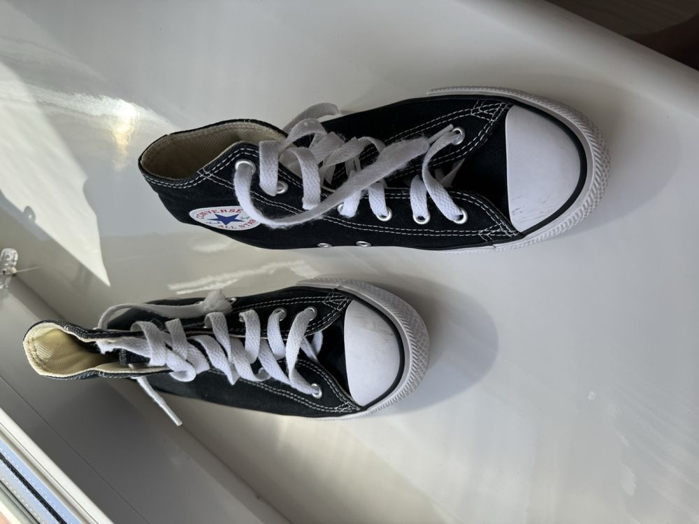 Чорні кросівки Converse