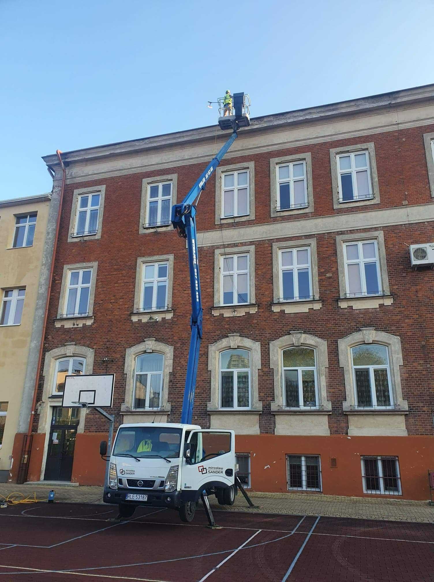 Zwyżka podnośnik koszowy wynajem