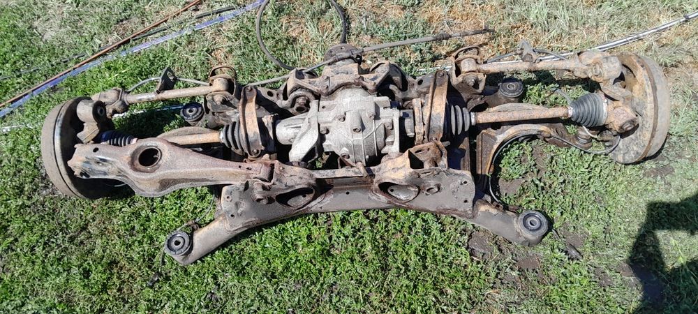 задний подрамник Suzuki Grand Vitara