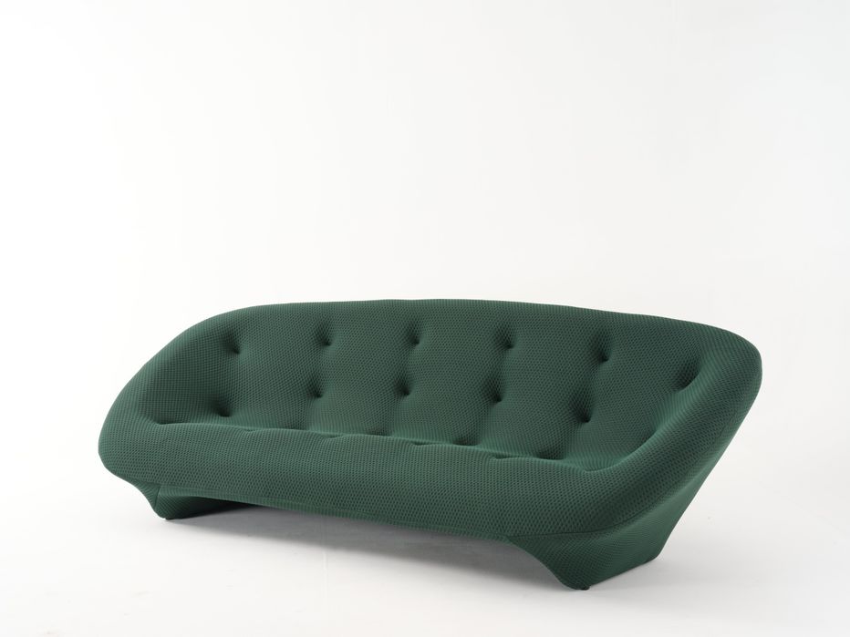 Sofá triplo estilo Ploum da Ligne Roset