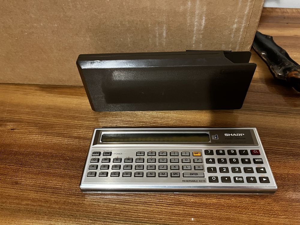 Retro, pierwszy komputer kieszonkowy Sharp PC-1211