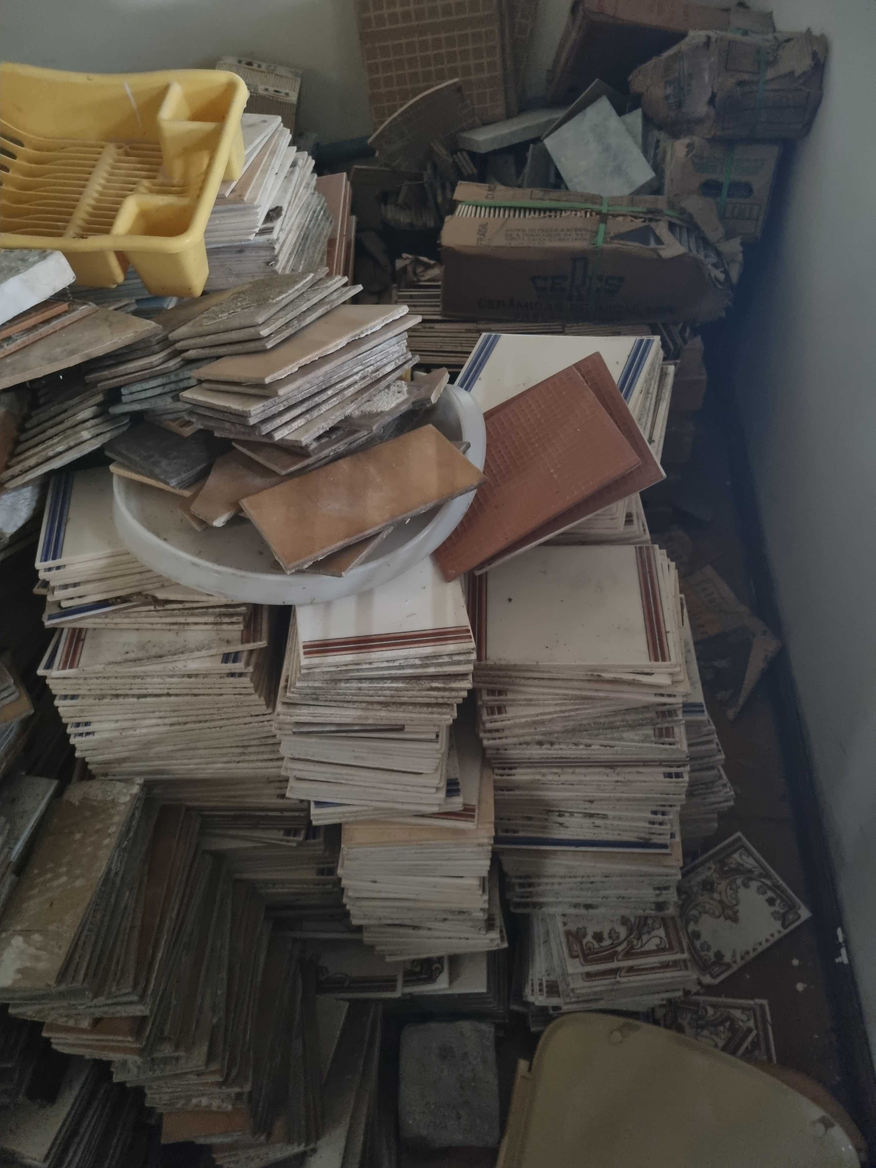 Dou pavimentos cerâmicos vários