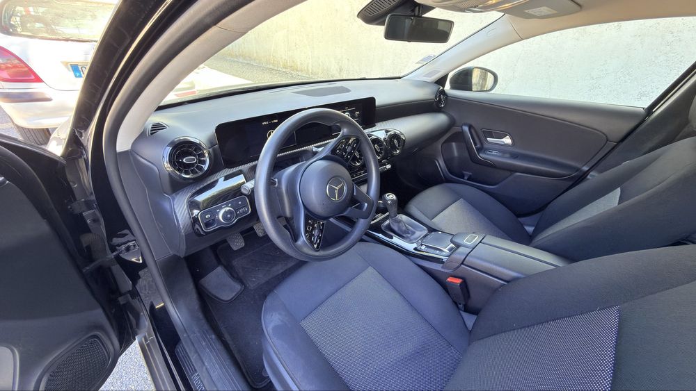 Vendo Mercedes-Benz Classe A 160, versão gasolina de 2020