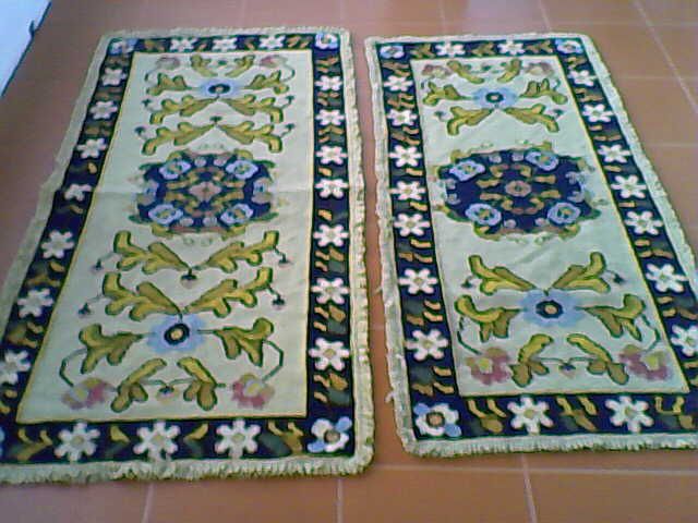 2 Tapetes de Arraiolos feitos à mão