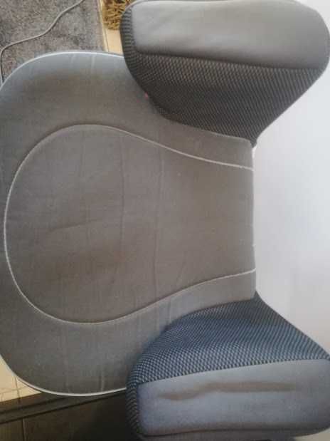 Assento de criança para banco de carro