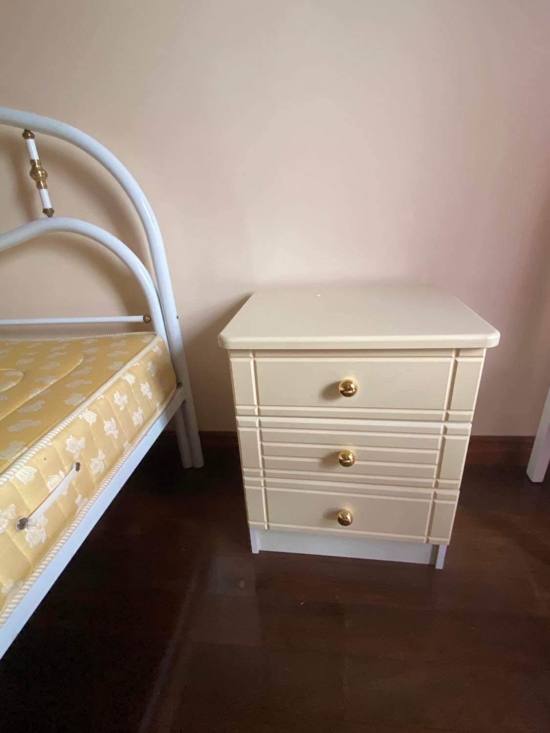 Quarto de cama branco