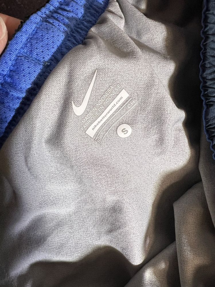 Шорты фирмы  Nike