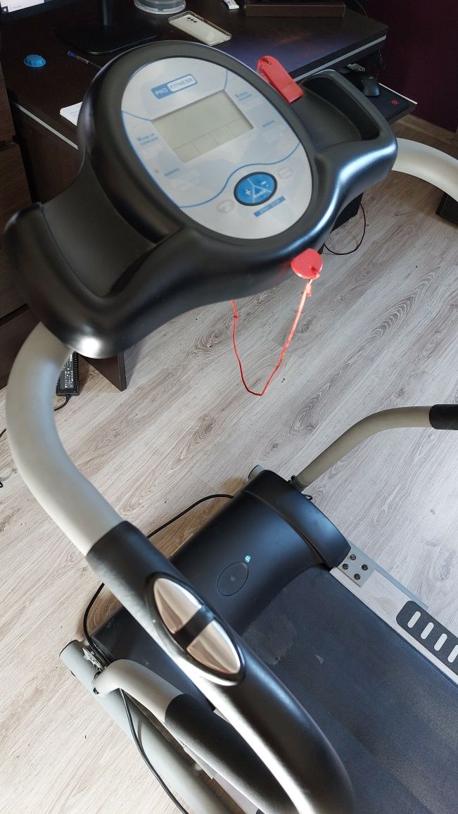 Bieżnia elektryczna Pro Fitness do 100kg, do 12km/h- uszkodzona