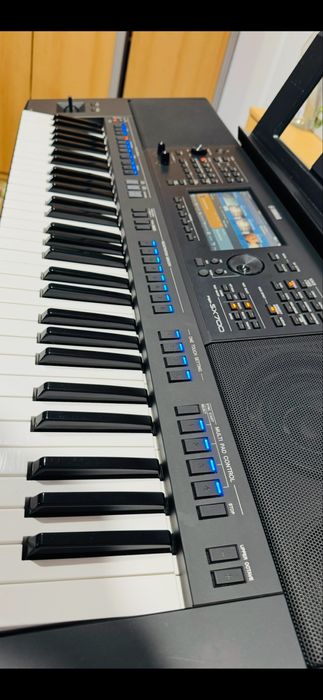 Yamaha PSR SX700 ideał na gwarancji jak nowy