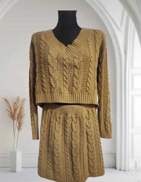 Musztardowy komplet damski o warkoczowym splocie crop top +spodnica