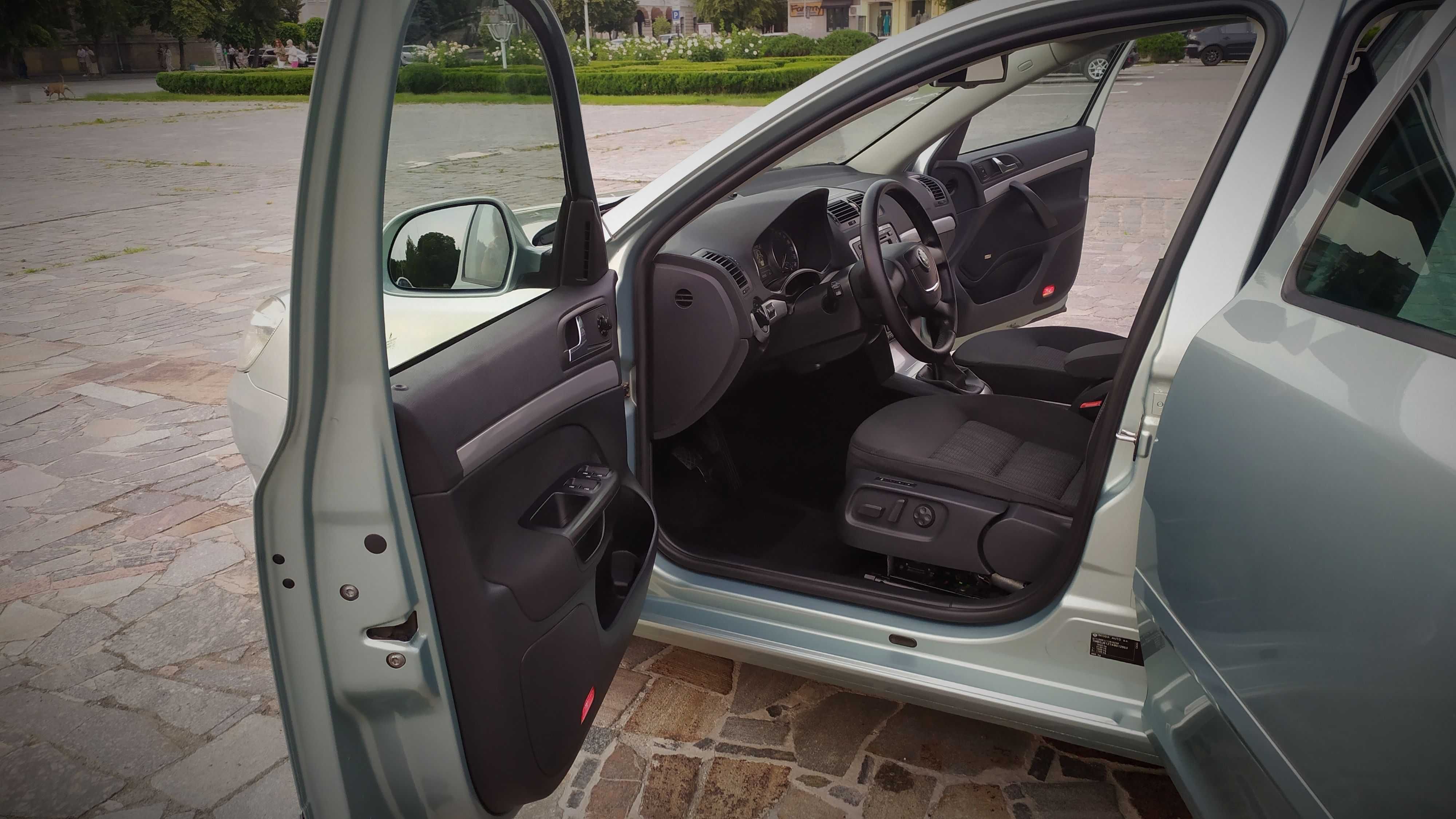 Skoda Octavia A5 рестайлінг в максим.комплектації та без підфарбувань.