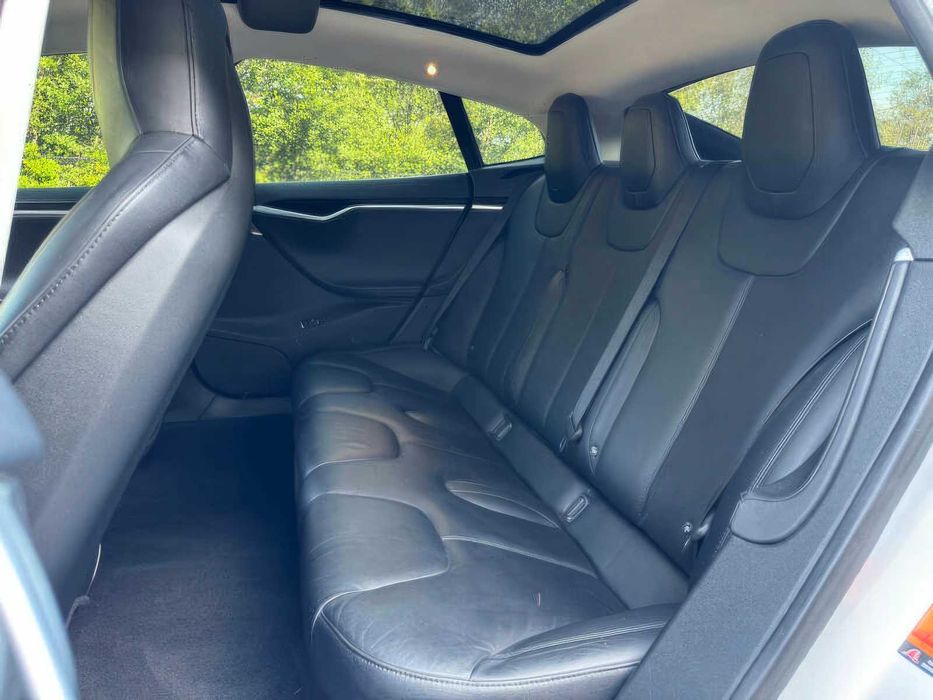 Tesla Model S 85D      2015