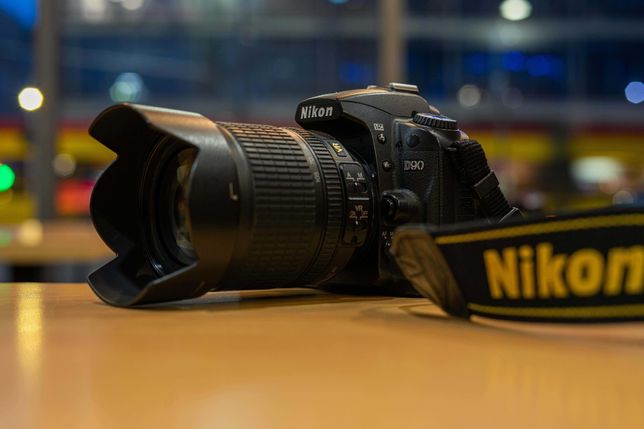 Nikon D90 + Nikkor 18-105mm + lampa Speedlite yn-685