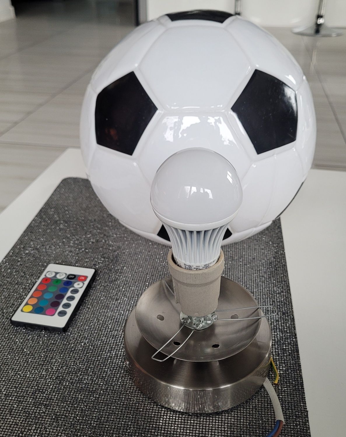 Lampa sufitowa piłka nożna żarówka led na pilota
