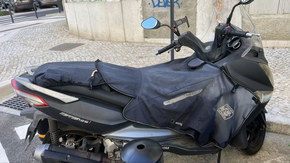 Tapa pernas tucano urbano SYM GTS