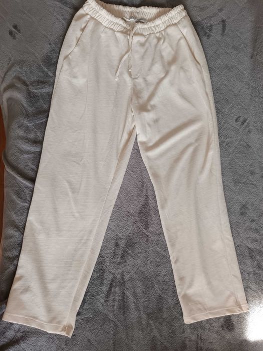 Cienkie dresy w kolorze ecru r. S Zara