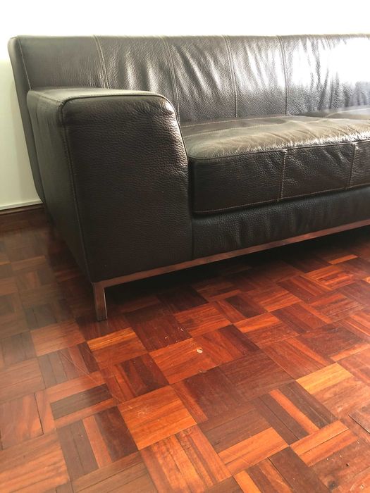 Sofá em pele genuina castanha em otimo estado