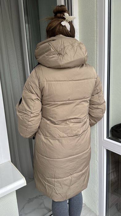 Жіночий зимовий пуховик