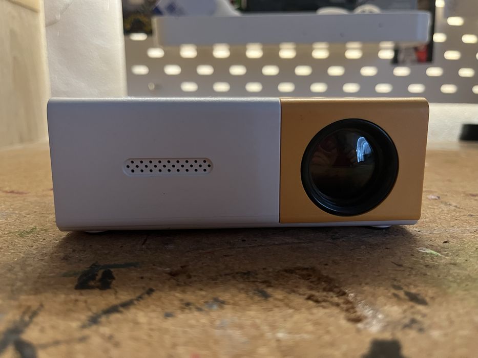 Портативный проектор