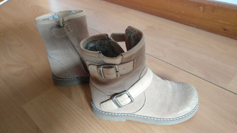 Bota menina T. 24